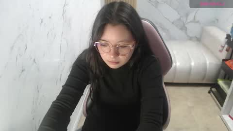 Snapshot of honeydoll_tf chatting on May 2026 01:07:01 PM honeydoll_tf online show from May 2026 01:07:01 PM