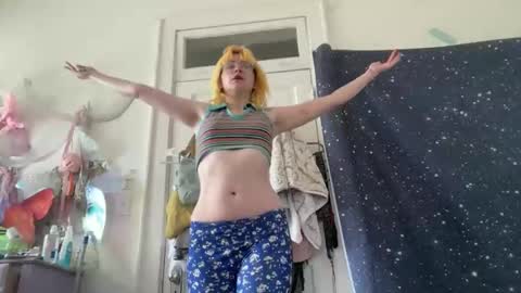 Emi Rose online show from April 2026 06:32:01 PM