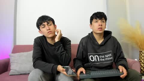 hoot_booys_ online show from April 2026 08:39:01 PM