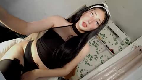 its me CLAUDIA online show from October 2025 04:00:02 AM