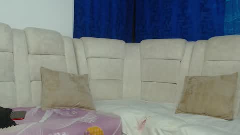 Hot Sharks   online show from April 2026 07:06:01 AM