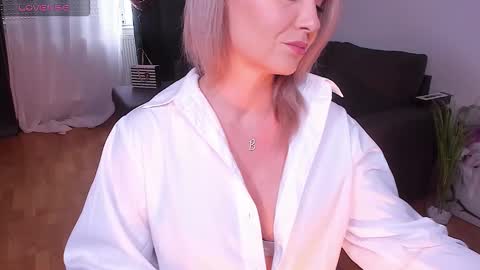 Snapshot of hotbabette chatting on September 2025 12:21:01 PM SweetBrendy online show from September 2025 12:21:01 PM