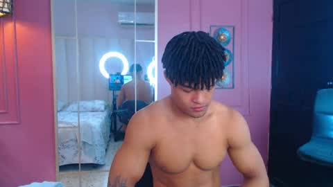 Snapshot of hotcrew_ chatting on June 2026 01:35:01 PM Hussain aaron and Ekko online show from June 2026 01:35:01 PM