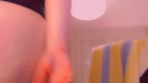 Angela online show from November 2025 07:47:01 PM