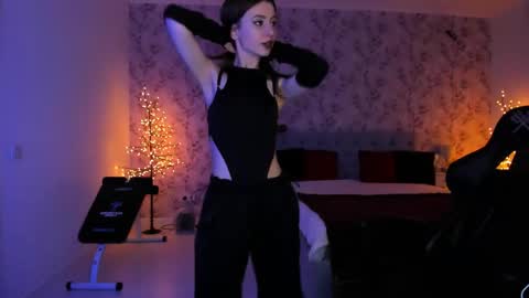 hotmolly_ online show from April 2026 07:06:02 PM