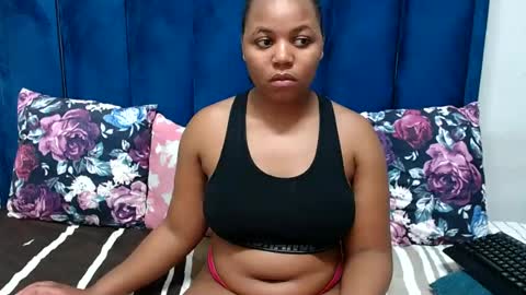 Snapshot of hotsmalltitsx chatting on July 2026 06:32:01 PM hotsmalltitsx online show from July 2026 06:32:01 PM