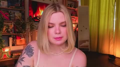 Snapshot of hottie_jane chatting on April 2026 12:54:01 PM Jane online show from April 2026 12:54:01 PM