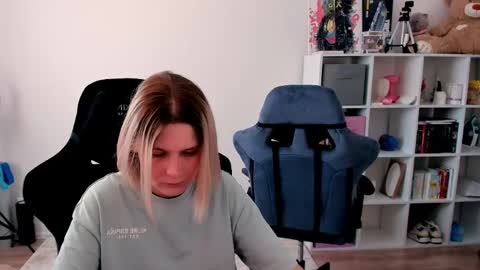 Nessie and Jessie online show from March 2026 11:39:02 AM