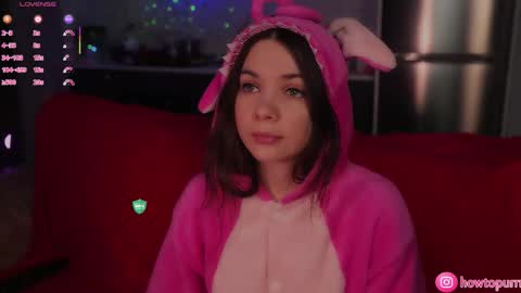 Mia online show from December 2025 05:07:02 PM