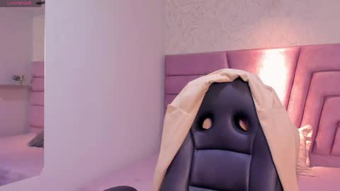 iam_lina online show from April 2026 07:32:01 PM