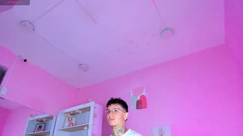 IAN CASTILLO online show from November 2025 11:11:01 AM