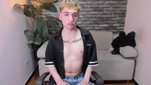 Snapshot of ian_lombardi chatting on April 2026 07:09:02 PM Camilo online show from April 2026 07:09:02 PM