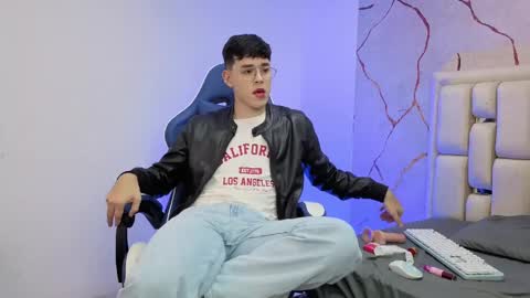 Ian  online show from April 2026 10:14:02 PM