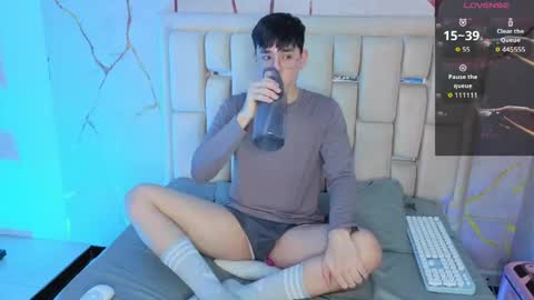 Snapshot of ianblake_ chatting on May 2026 10:51:02 PM Ian online show from May 2026 10:51:02 PM