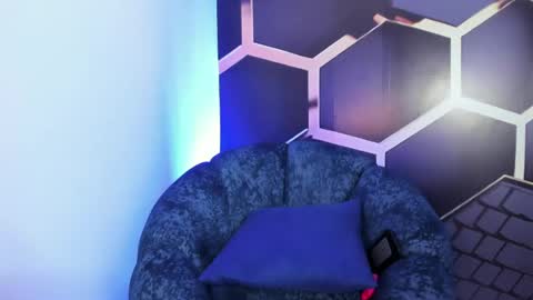 Snapshot of ianblake_ chatting on May 2026 03:59:01 AM Ian online show from May 2026 03:59:01 AM