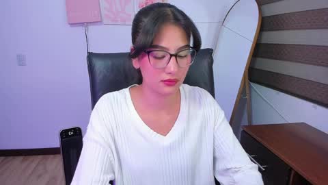 Mia online show from April 2026 12:02:02 AM