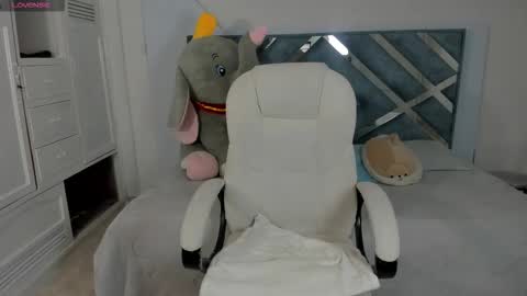 Mila online show from September 2025 07:47:02 PM