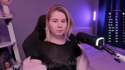 Mia online show from April 2026 10:05:01 AM