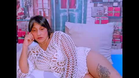 indianroxy27 online show from December 2025 07:31:01 PM