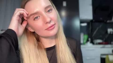 iniva05 online show from May 2026 05:21:01 PM