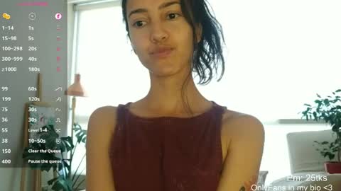 Snapshot of innocentlatiina chatting on May 2026 08:05:02 PM Laroa online show from May 2026 08:05:02 PM