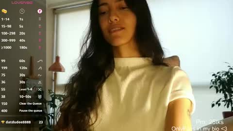 Snapshot of innocentlatiina chatting on May 2026 09:09:02 PM Laroa online show from May 2026 09:09:02 PM
