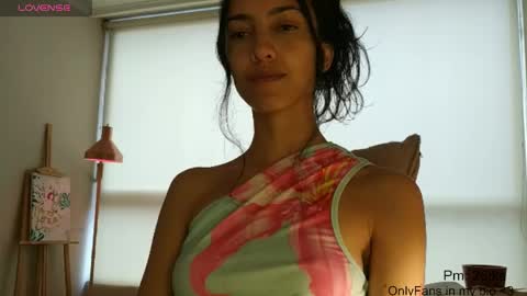 Snapshot of innocentlatiina chatting on June 2026 08:36:02 PM Laroa online show from June 2026 08:36:02 PM
