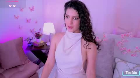 Snapshot of iris_laurent chatting on July 2026 06:35:02 PM Maia Glow online show from July 2026 06:35:02 PM