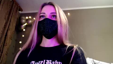 Lily online show from November 2025 07:27:01 PM