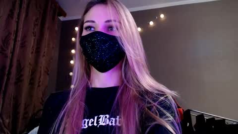 Lily online show from December 2025 08:03:01 PM