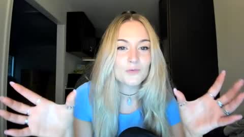 Snapshot of iris_roslin chatting on June 2026 03:41:02 AM Iris 3 online show from June 2026 03:41:02 AM