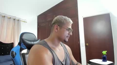 Snapshot of iron_leo chatting on April 2026 09:15:02 PM Leo online show from April 2026 09:15:02 PM