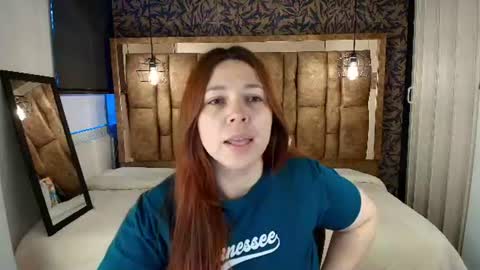 Snapshot of isa_thompson__ chatting on July 2026 11:45:02 AM I S A online show from July 2026 11:45:02 AM