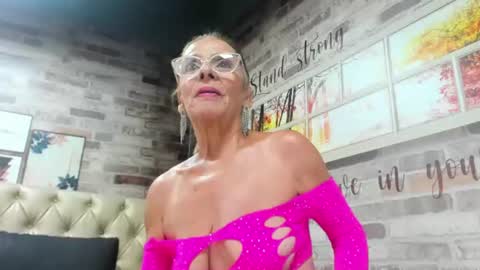 Isabela online show from June 2026 08:52:01 PM