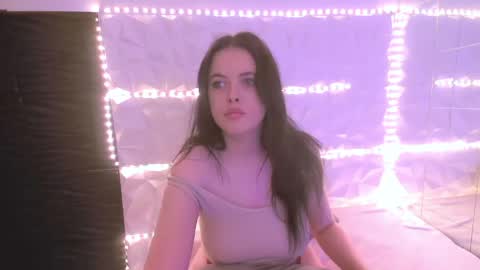 Isabelle online show from May 2026 04:42:01 AM