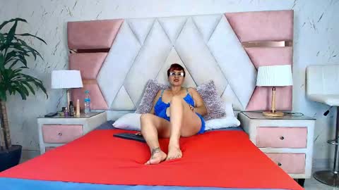 Snapshot of isabella_luxet chatting on May 2026 05:42:02 PM isabella_luxet online show from May 2026 05:42:02 PM