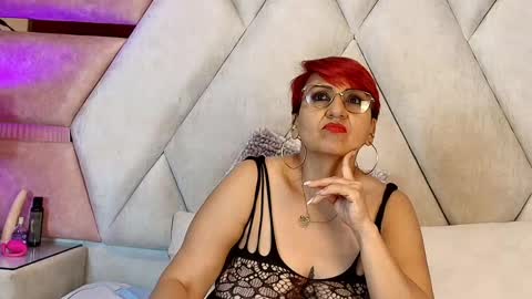 Snapshot of isabella_luxet chatting on May 2026 08:06:02 PM isabella_luxet online show from May 2026 08:06:02 PM