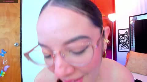 Isabella Your Queen  online show from March 2026 01:21:02 AM