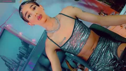 isabellagirs online show from April 2026 06:04:02 PM