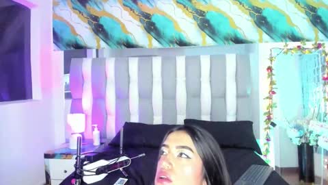 Isa online show from December 2025 05:03:02 AM