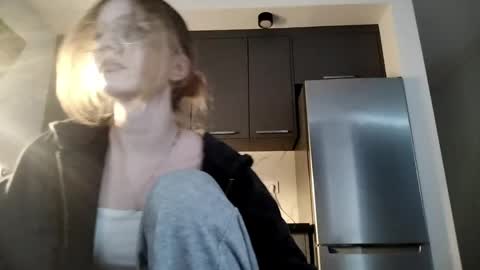 Snapshot of ismeriax chatting on April 2026 05:13:02 PM Mia online show from April 2026 05:13:02 PM