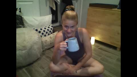 itsmekrissy online show from May 2026 01:18:02 PM