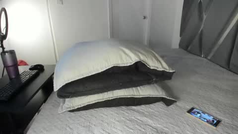Moon online show from May 2026 07:10:02 PM