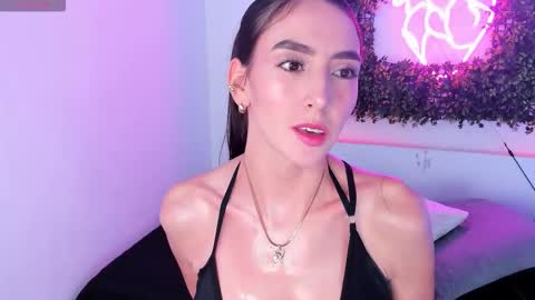 Itzel  online show from February 2026 12:42:02 PM