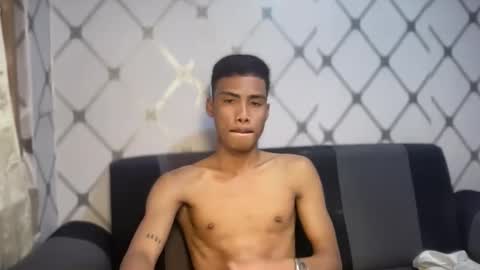 Snapshot of itzme_urboy chatting on April 2026 04:10:02 AM itzme_urboy online show from April 2026 04:10:02 AM