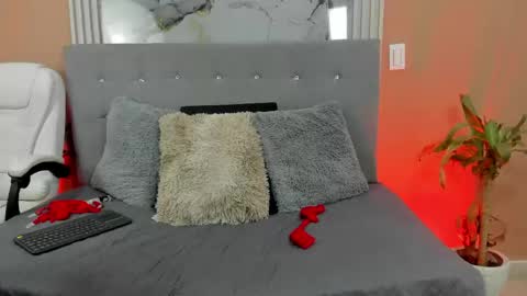 Ivy Heat online show from April 2026 02:00:02 AM