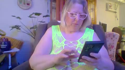 ivyjane3522 online show from April 2026 03:22:02 PM