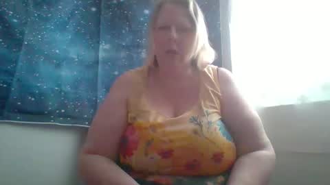 ivyjane3522 online show from April 2026 12:00:01 PM
