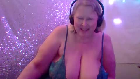 ivyjane3522 online show from May 2026 05:23:02 AM