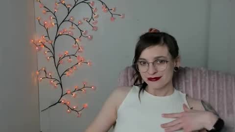 Ivy online show from April 2026 09:17:01 PM